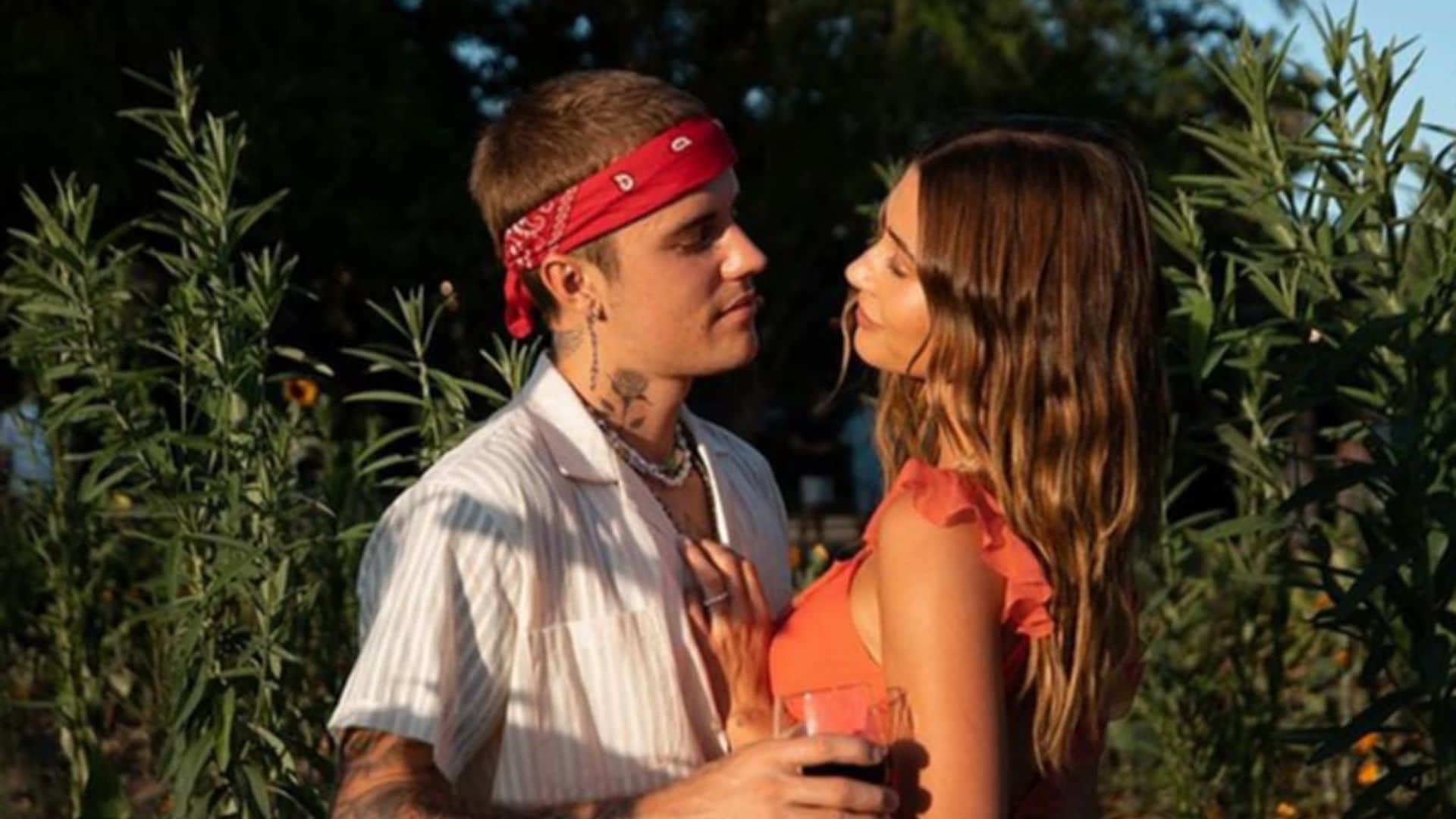Justin Bieber dedicates song to Hailey, crowd loses it