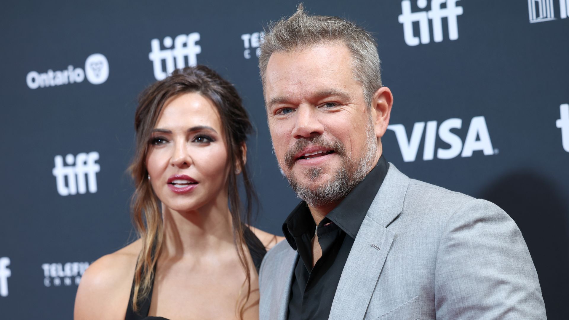 https://www.hola.com/us/horizon/landscape/29048dac2715-toronto-ontario-luciana-damon-and-matt-damon-attend-the-premiere-of-unstoppable.jpg?im=Resize=(1200)