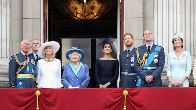 Queen Elizabeth and royals react to Meghan Markle and Prince Harry's baby news