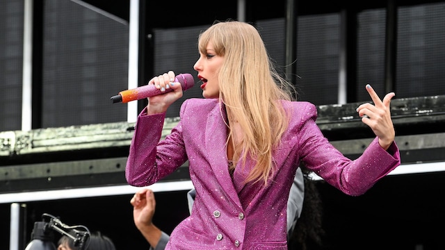 Taylor Swift performing in Dublin