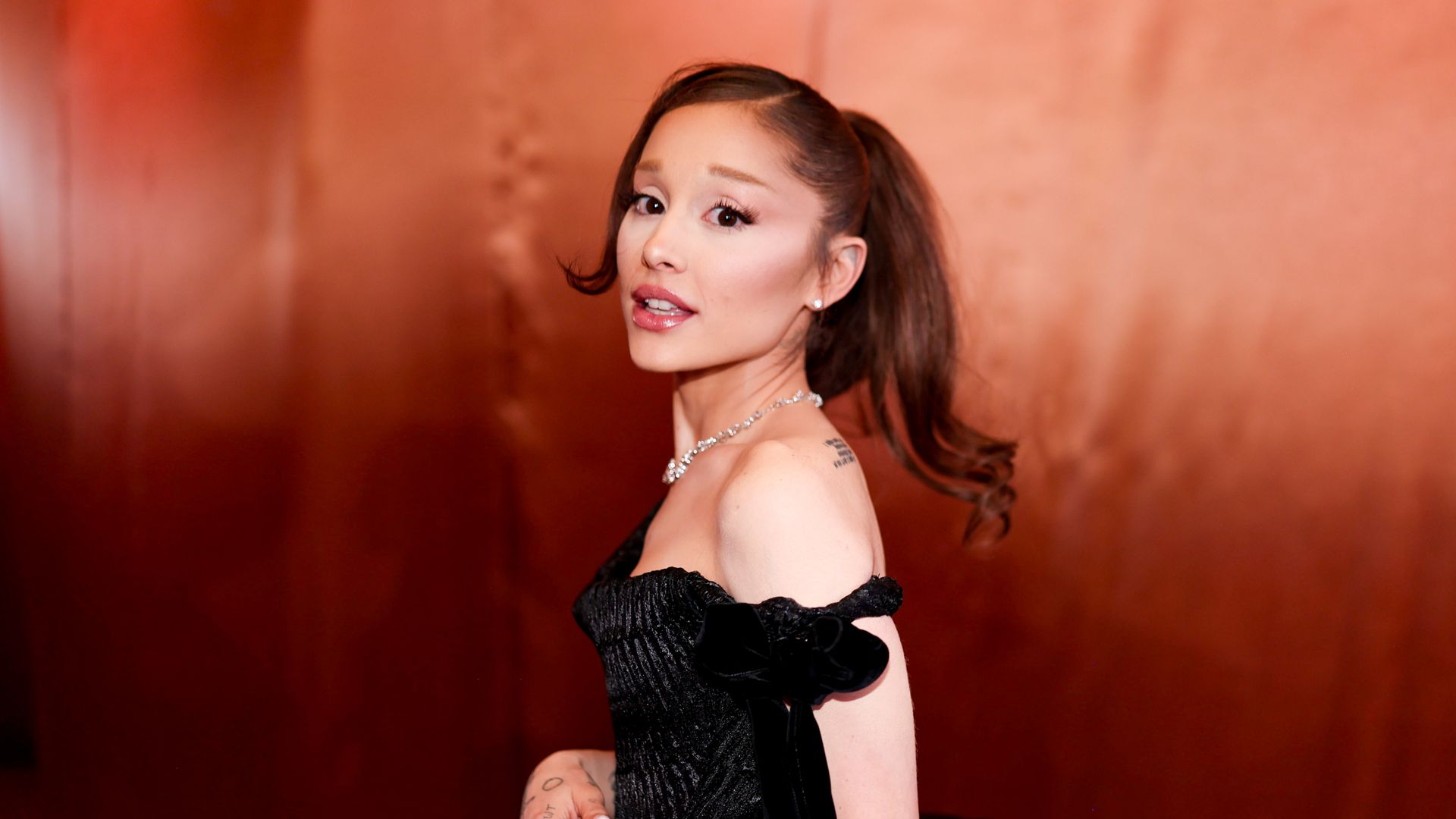 Ariana Grande announces hiatus after body scrutiny