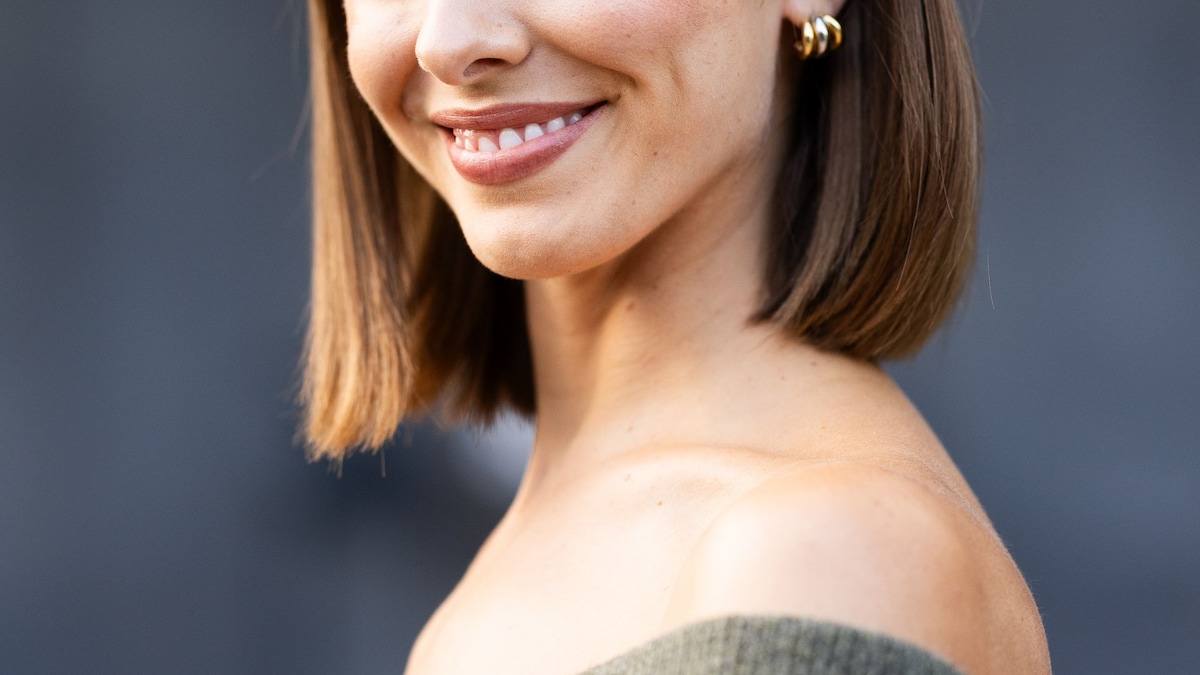https://www.hola.com/us/horizon/landscape/2ca4625e7c50-milan-italy-a-guest-wears-gold-hoop-earrings-and-a-dove-grey-knitted-sweater-out.jpg?im=Resize=(1200)