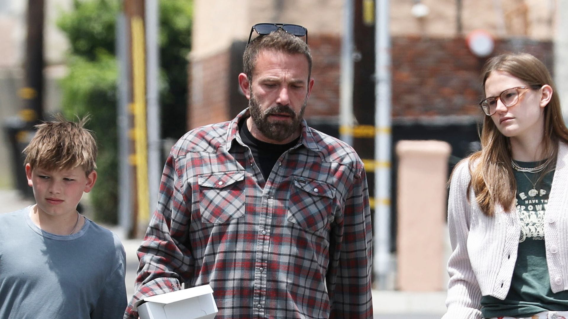 Violet Affleck joins Ben and Samuel for a quick lunch on summer break