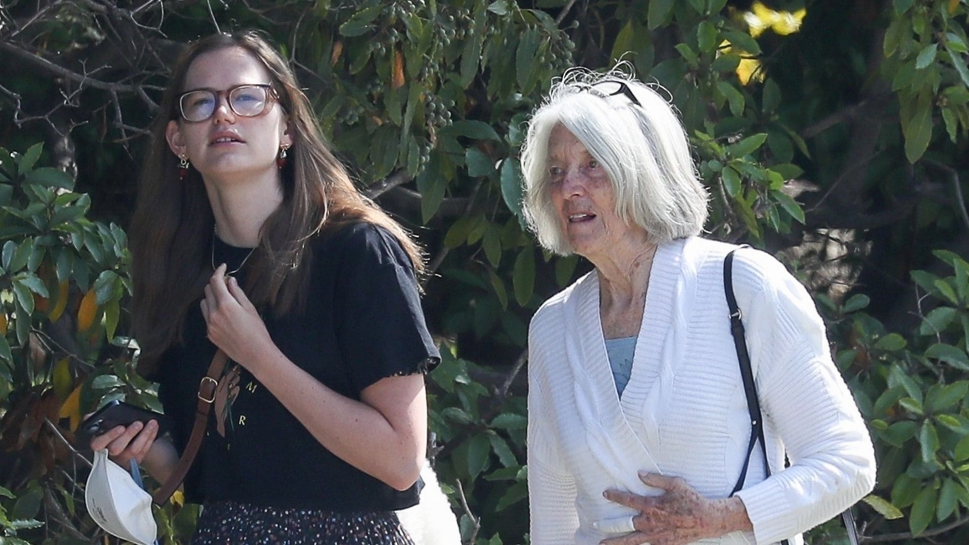 Violet Affleck kicks off summer with her grandma after headline-making first year at college