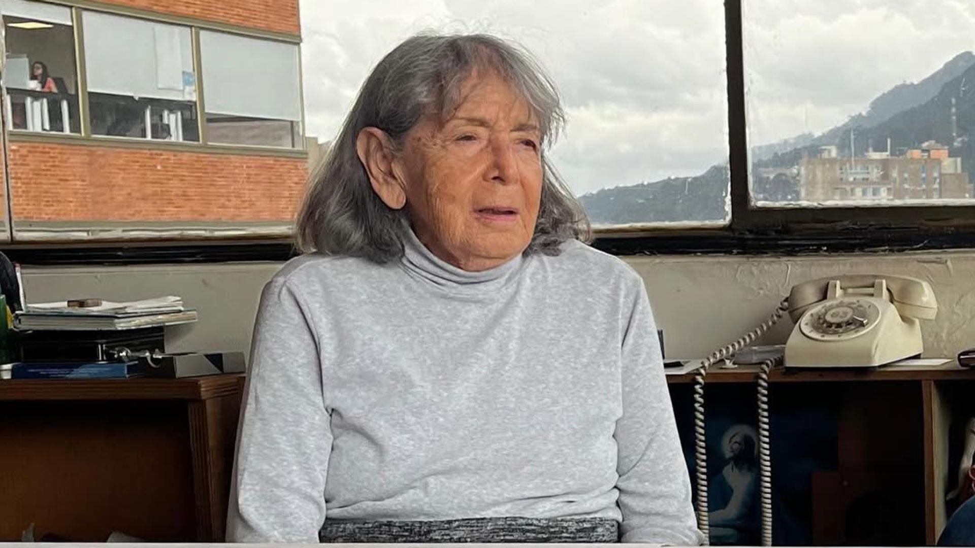 Painter Beatriz Gonzalez, a fearless voice in Colombian art, dies at 93