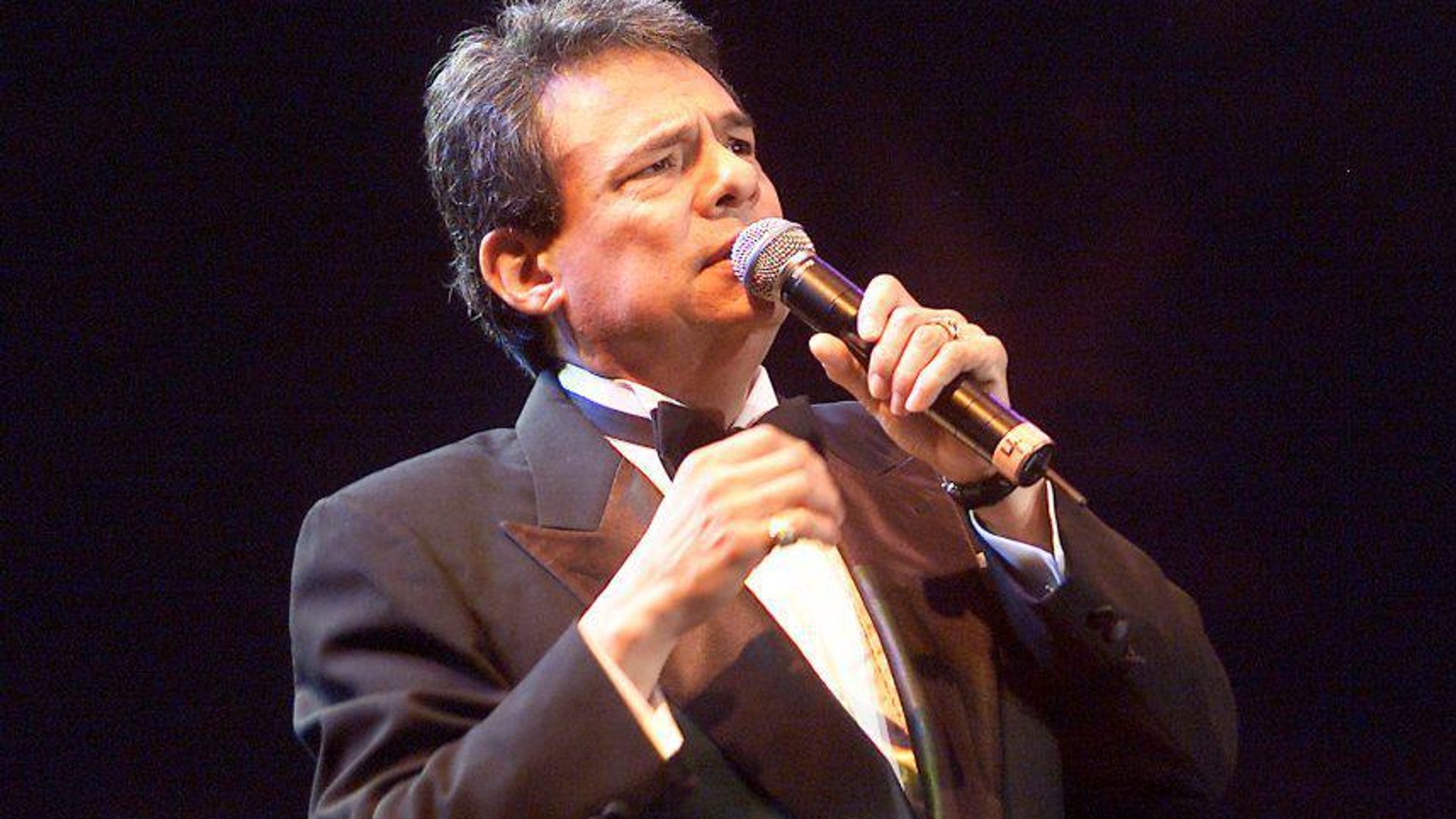 José José, 'El príncipe de la canción,' dies at 71