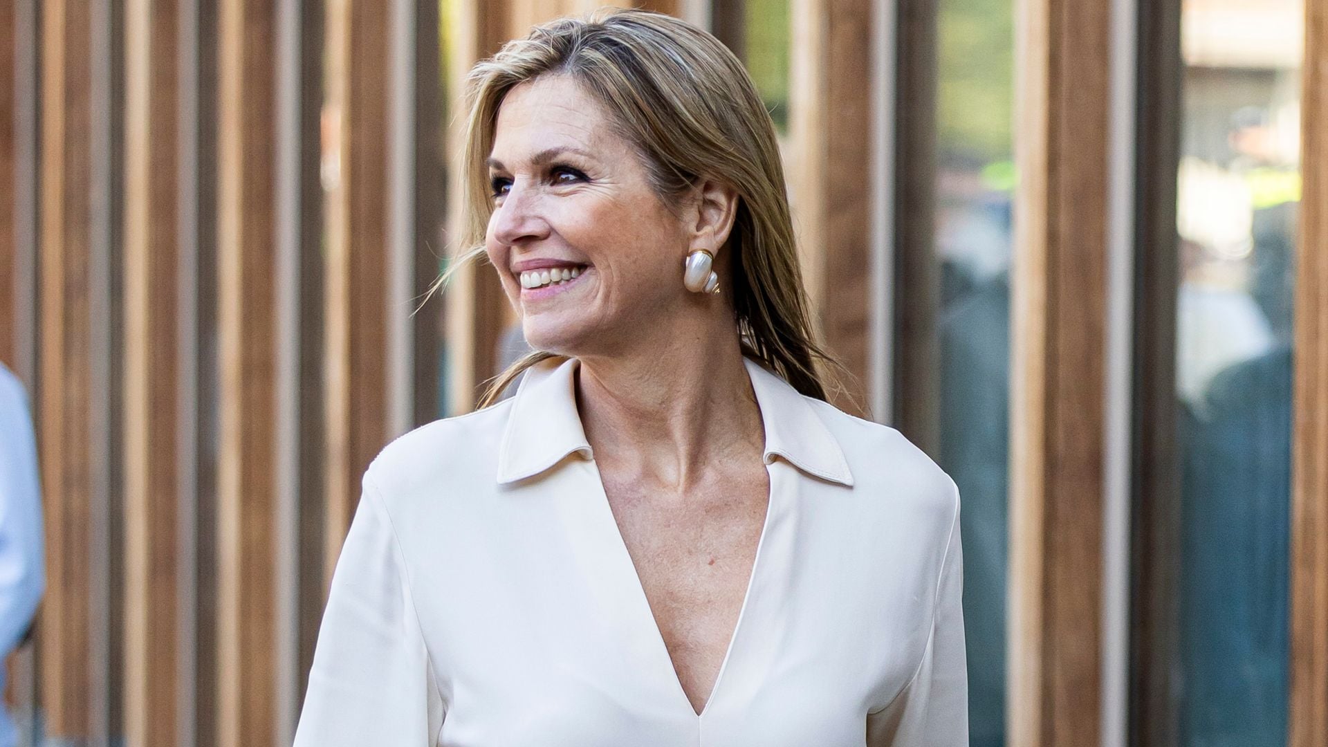 Queen Máxima looks radiant in historic aquamarine jewels and glamorous accessories during Finnish state visit in Amsterdam