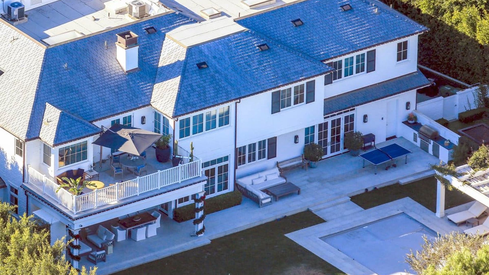 Ben Affleck is reportedly looking to sell his home to get mega mansion with Jennifer Lopez
