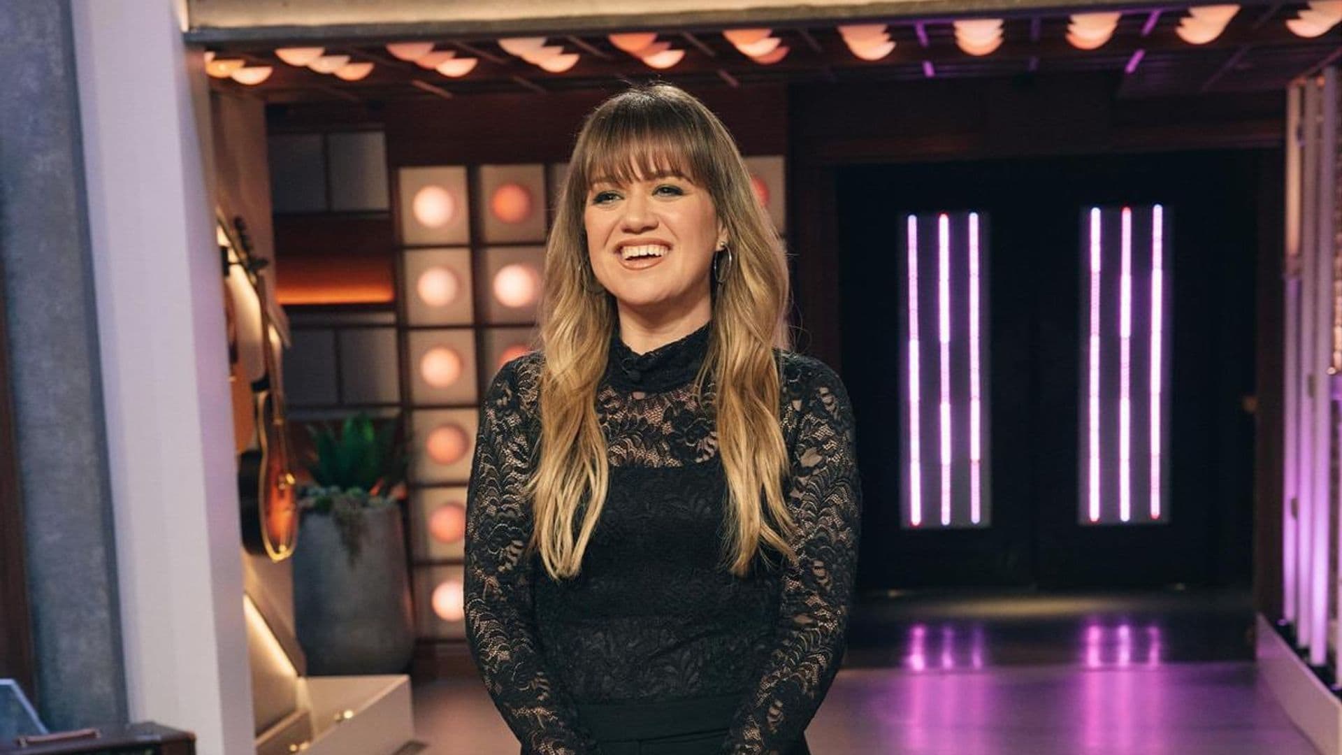 Kelly Clarkson admits using a popular weight loss drug to transform her body