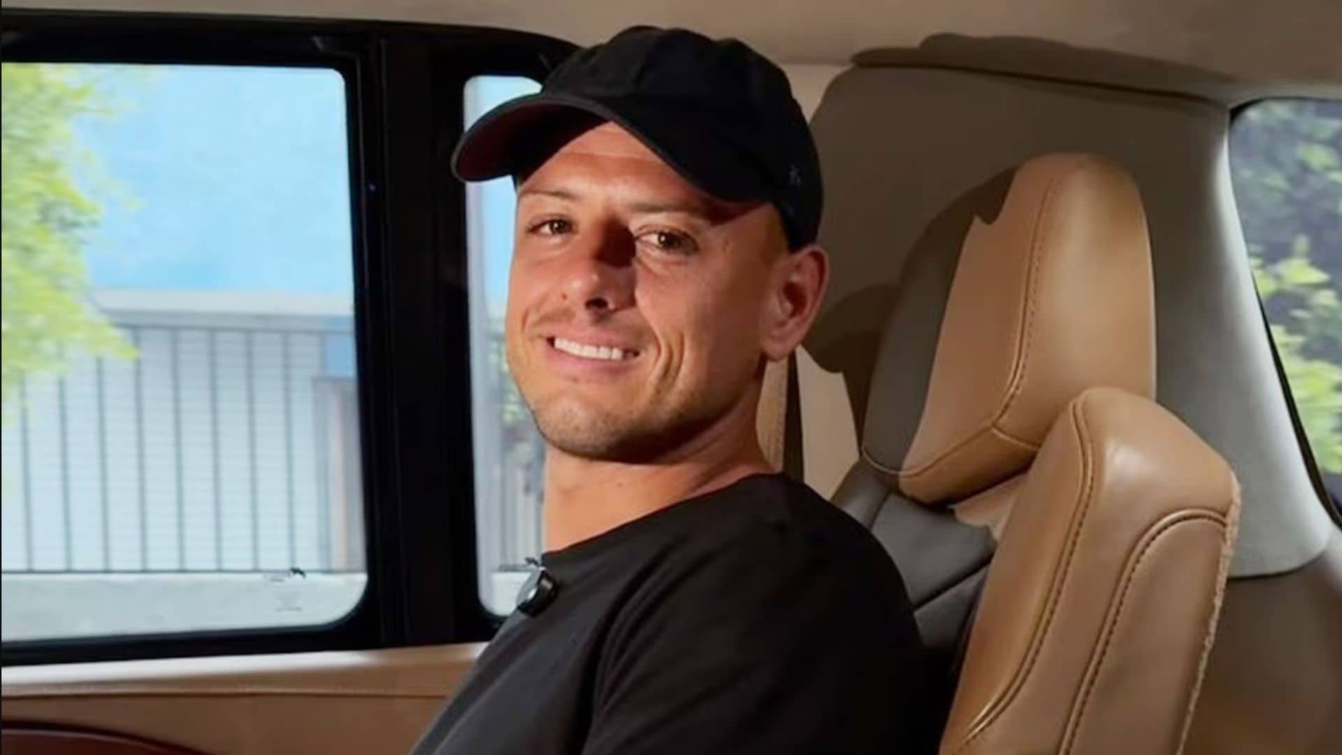 Chicharito confirms he has a partner amid his latest scandal