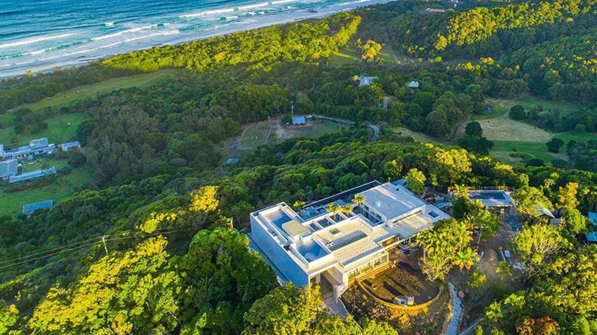 Elsa Pataky and Chris Hemsworth prepare to move into their mansion