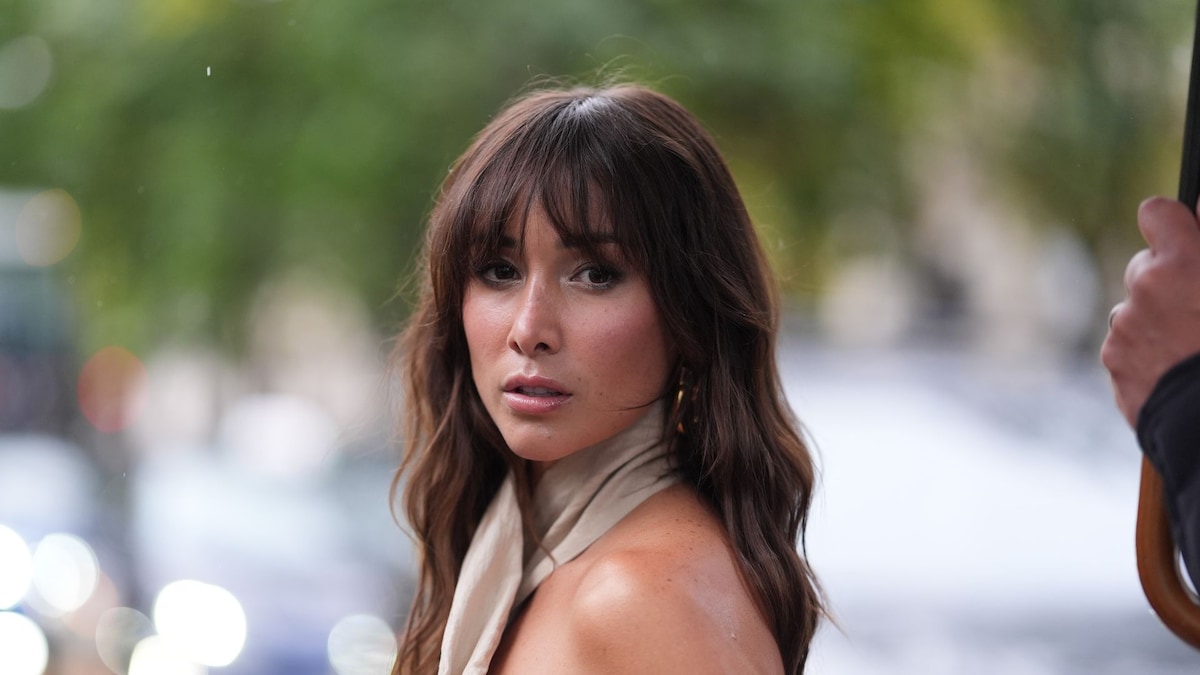 https://www.hola.com/us/horizon/landscape/3546b2d10813-paris-france-a-guest-wears-halter-beige-top-with-gold-detail-outside-rabanne-dur.jpg?im=Resize=(1200)