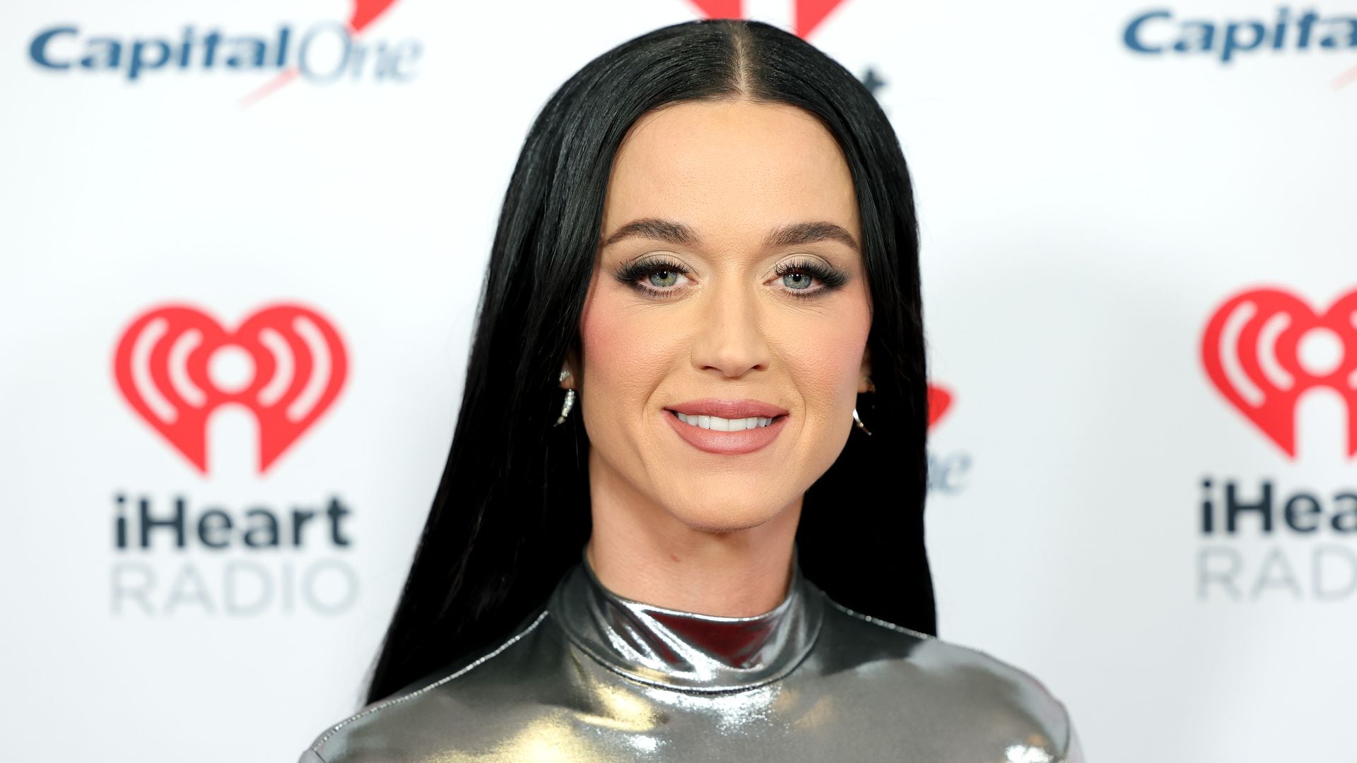 Katy Perry and Justin Trudeau confirm romance with steamy yacht kiss