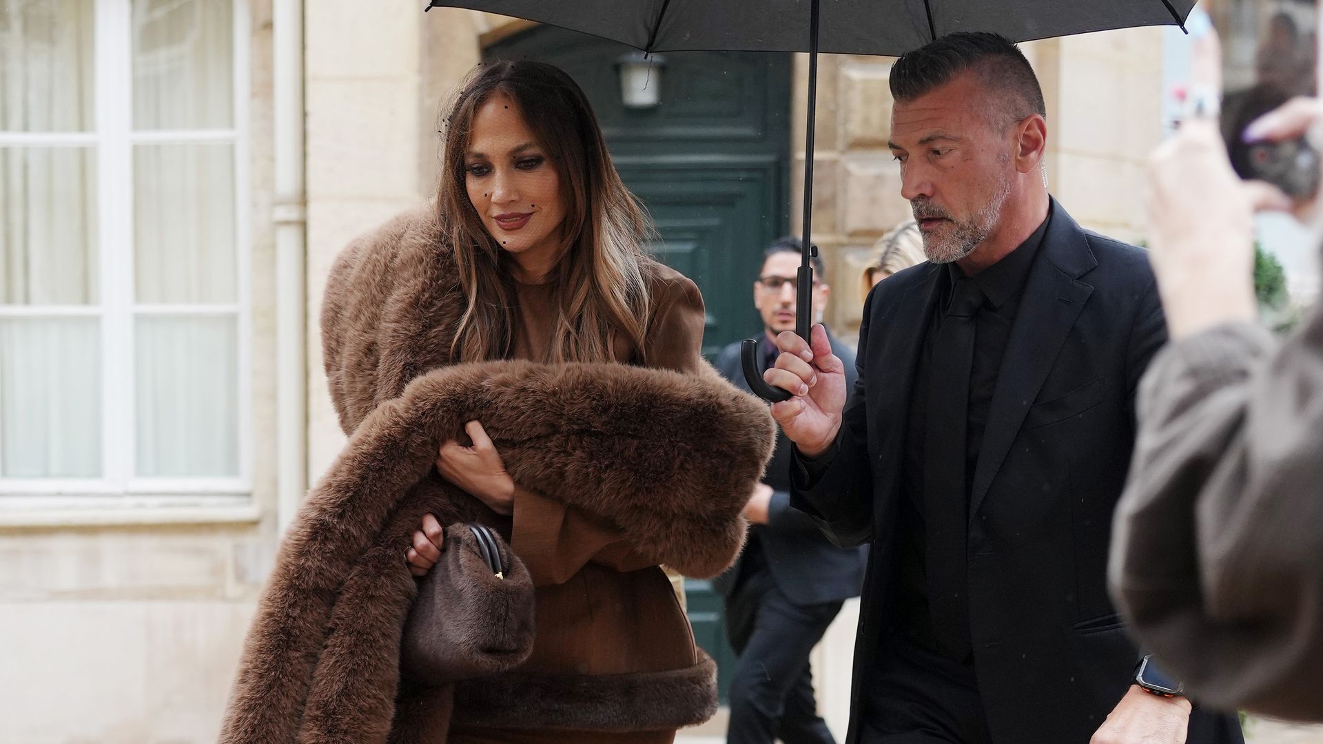 Jennifer Lopez’s bodyguard just won everyone over