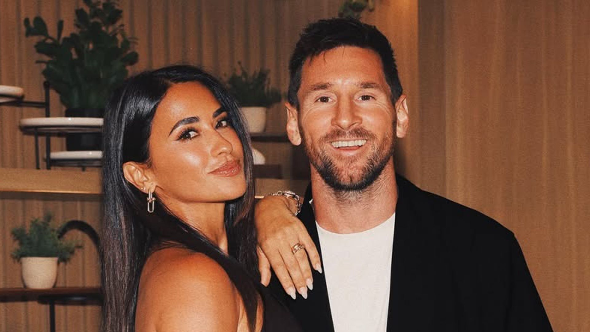 Lionel Messi and his family return to Argentina on a quiet, fan-free flight