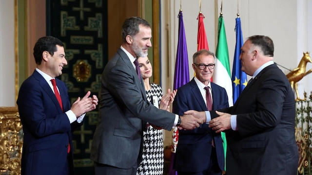 Spanish Royals Attend 'Bellas Artes' Golden Medal Awards