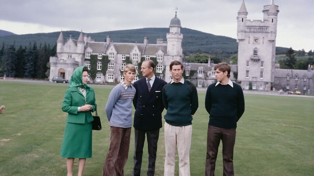 The Windsors prepare to land in Balmoral, the castle that links the deaths of Elizabeth II and Diana, Princess of Wales.