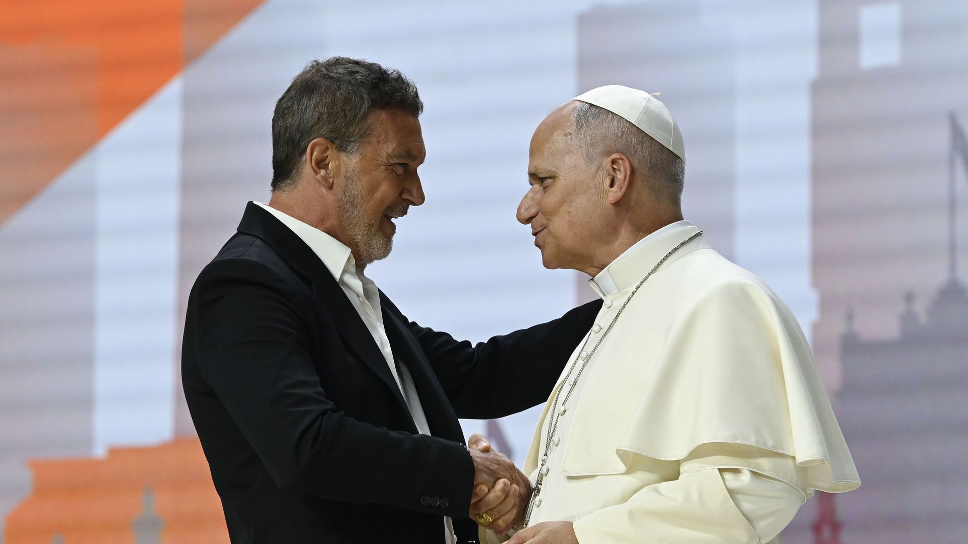 Antonio Banderas’ emotional confession to Pope Leo XIV: “Holy Father, I’ve fallen under God’s spell”