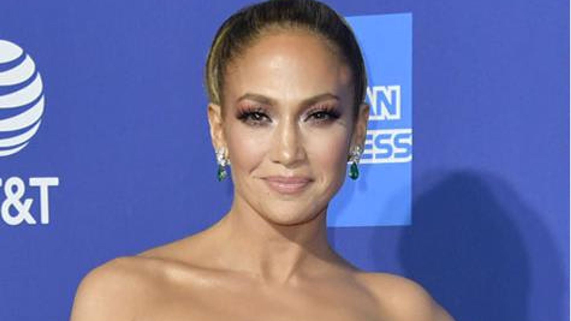 Jennifer Lopez debuts bling Xmas gift from A-Rod as she picks up award at Palm Springs Festival