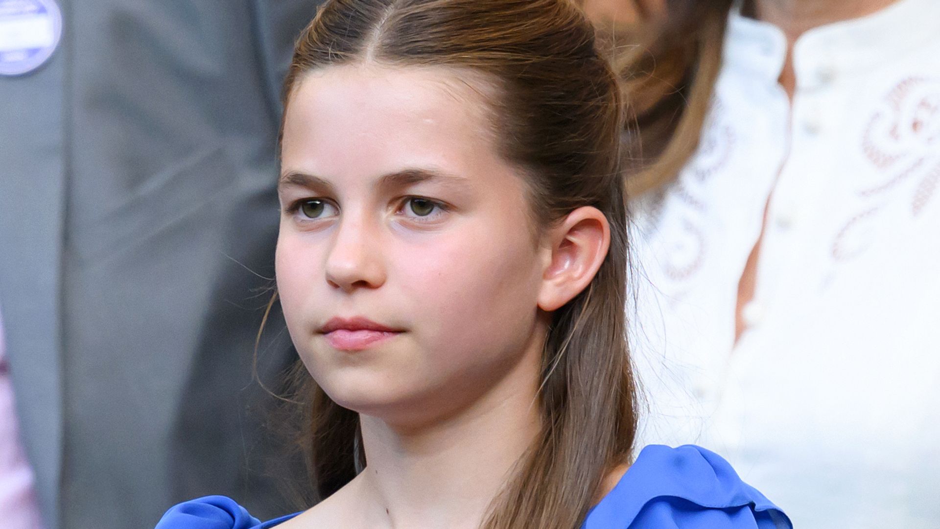 https://www.hola.com/us/horizon/landscape/388389df548d-london-england-princess-charlotte-of-wales-attends-day-fourteen-of-the-2026-wimb.jpg?im=Resize=(1200)