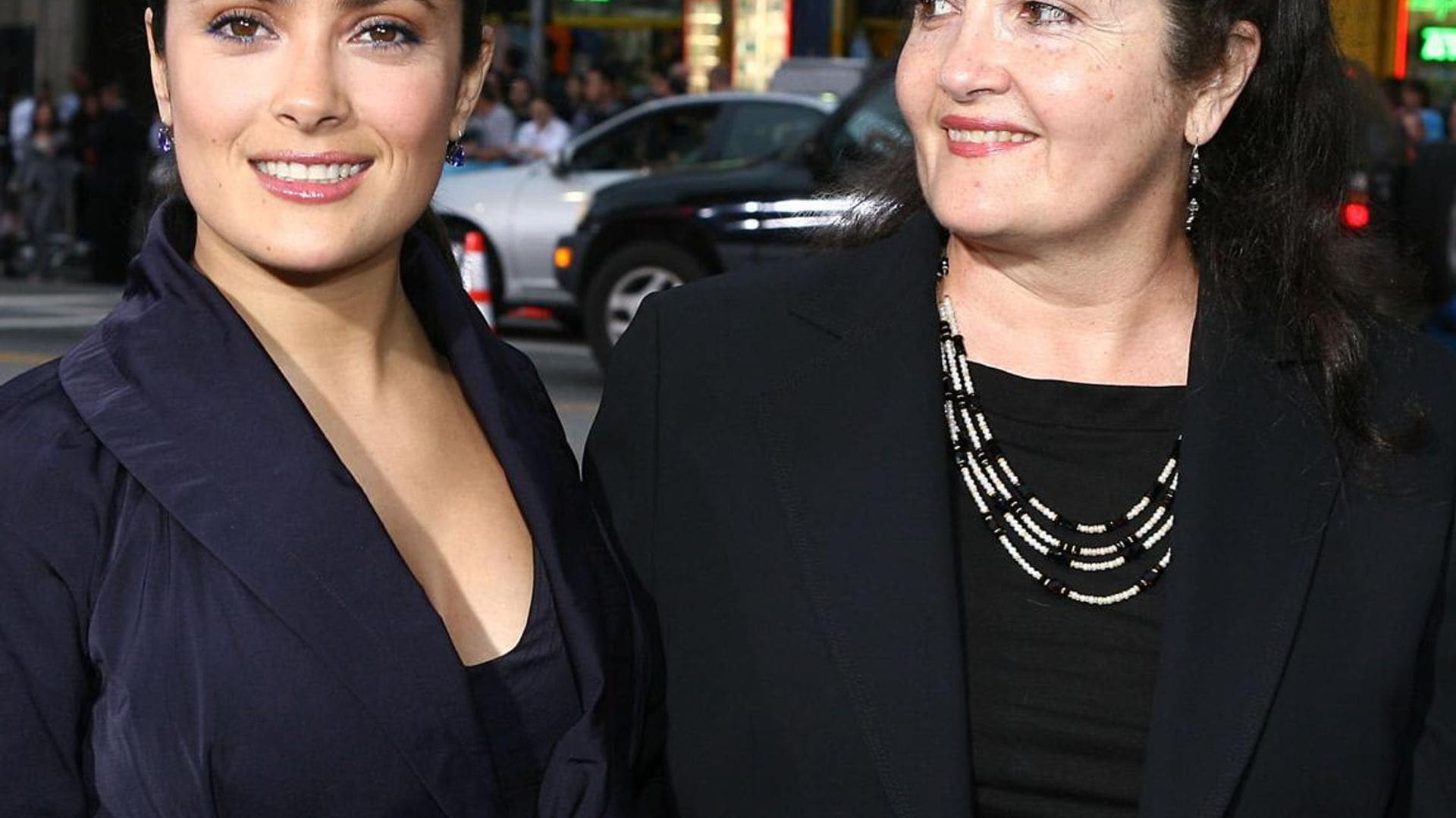 De Salma Hayek a Andrea Legarreta: los famosos celebran el Día de las Madres