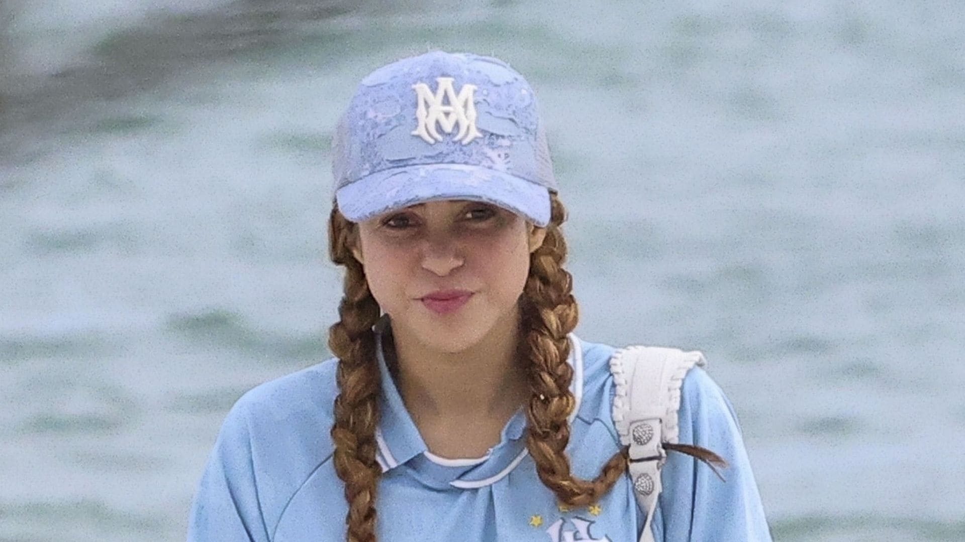 Shakira takes Milan and Sasha to a carefree day at the beach [VIDEO]