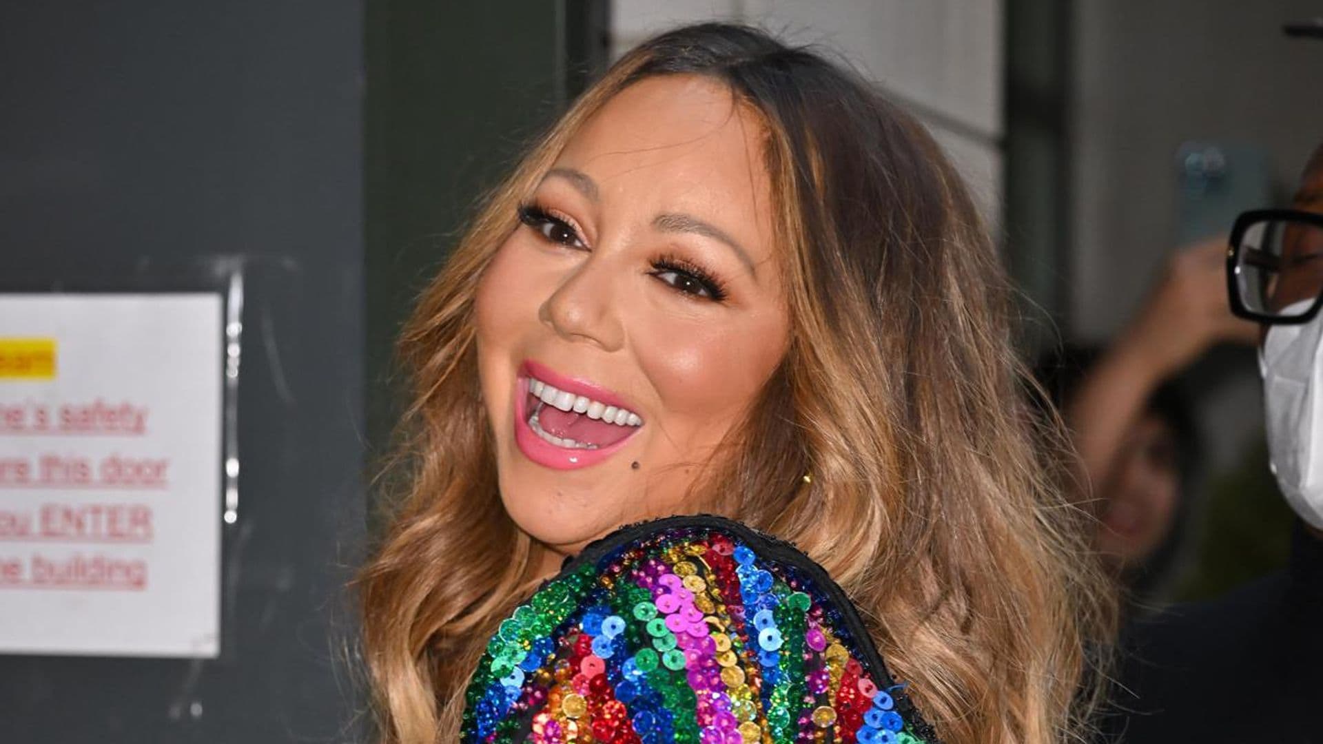 Mariah Carey shares a rare makeup-free selfie while wearing pajamas