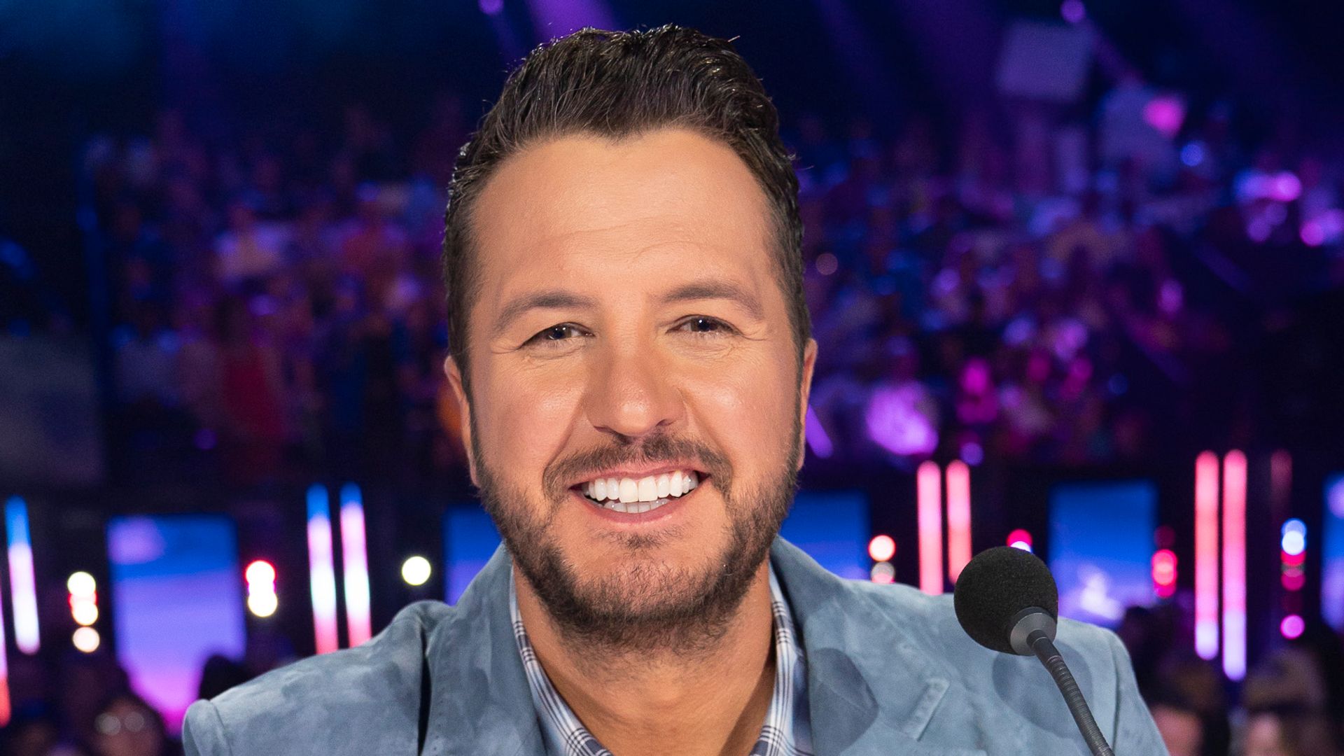 Luke Bryan addresses his sister's sudden death and rumors his family covered it up
