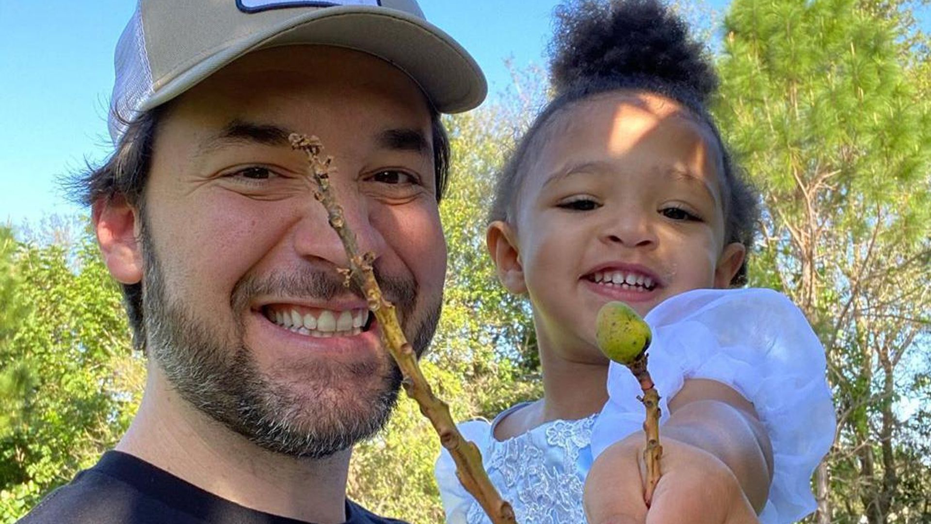 Serena Williams’ daughter Olympia whips up this classic Mexican dish with some help from dad