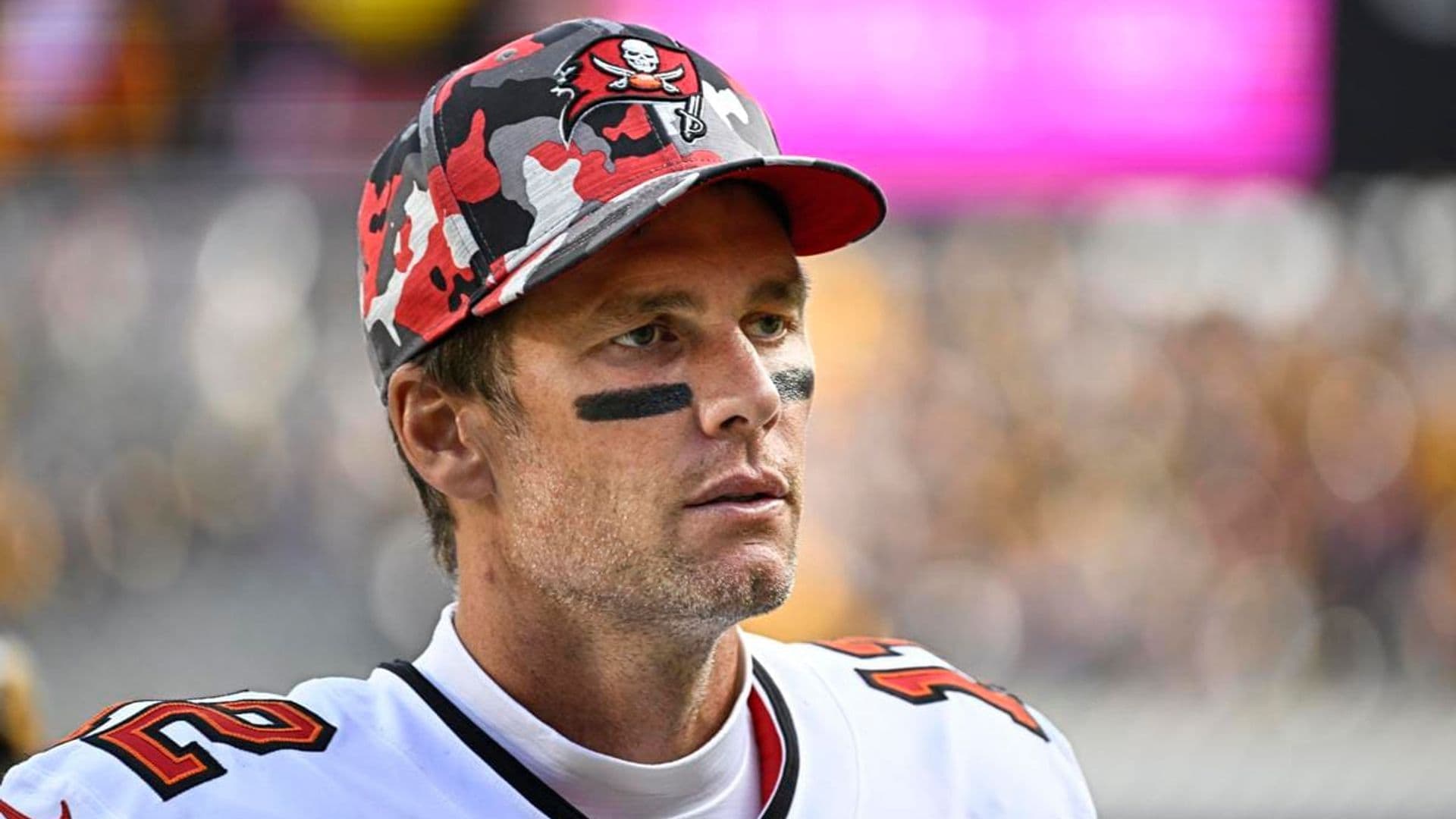Tom Brady is walking around without his wedding band