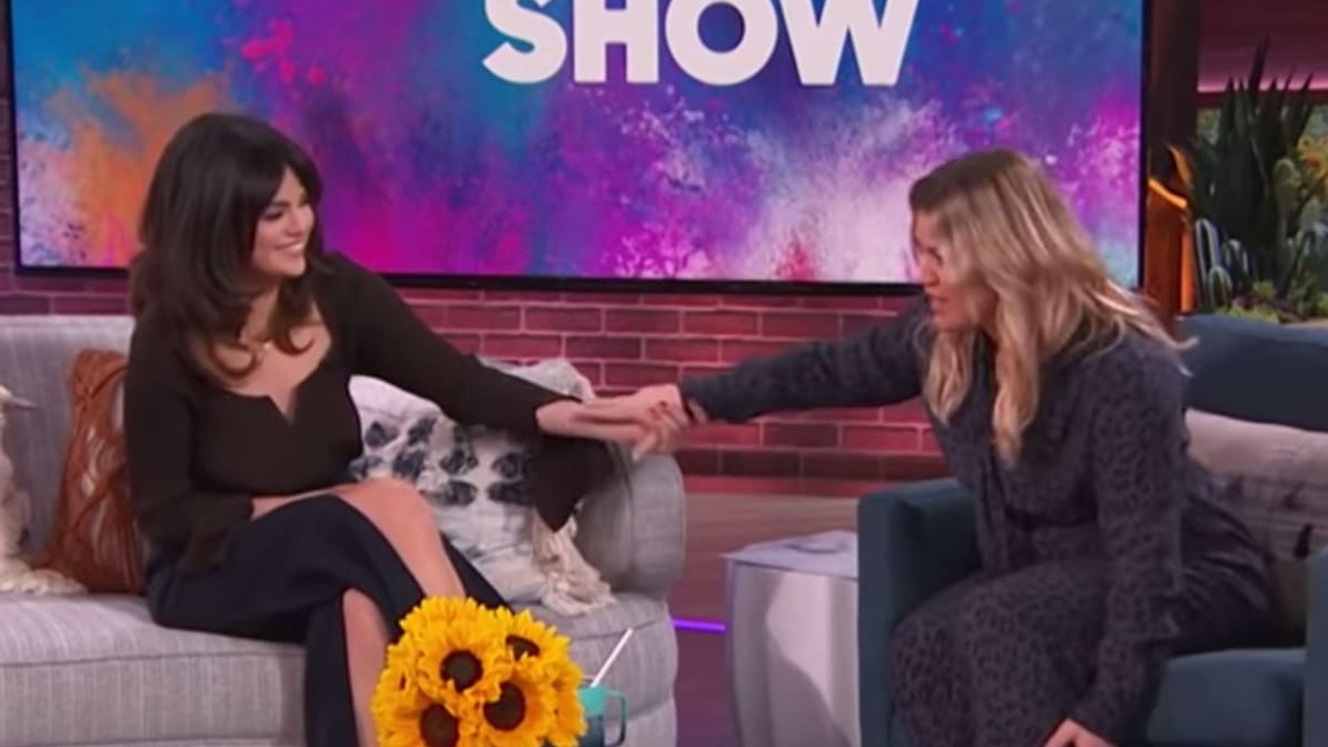 Selena Gomez talks not being best singer and Kelly Clarkson has touching response
