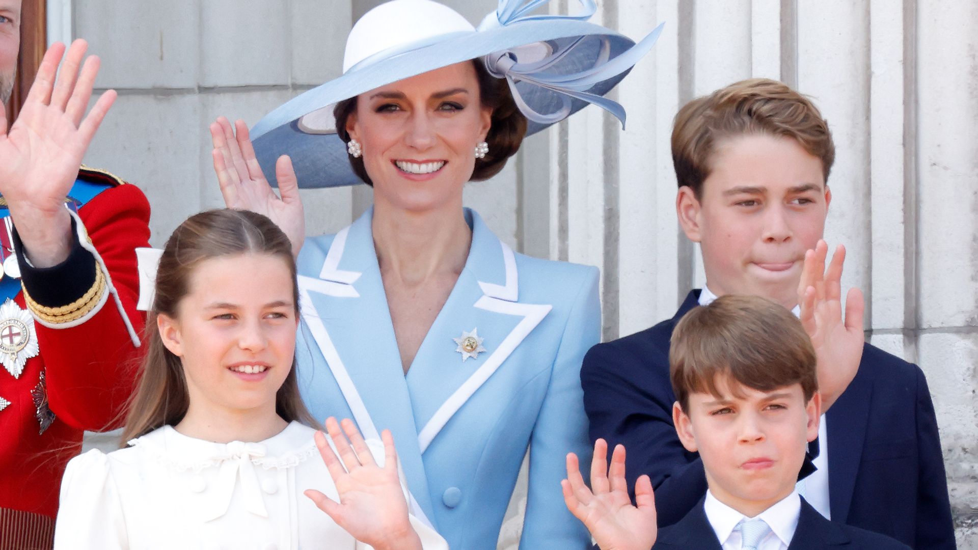 https://www.hola.com/us/horizon/landscape/3db96a106ff6-london-england-king-charles-iii-prince-william-prince-of-wales-catherine-princes.jpg?im=Resize=(1200)