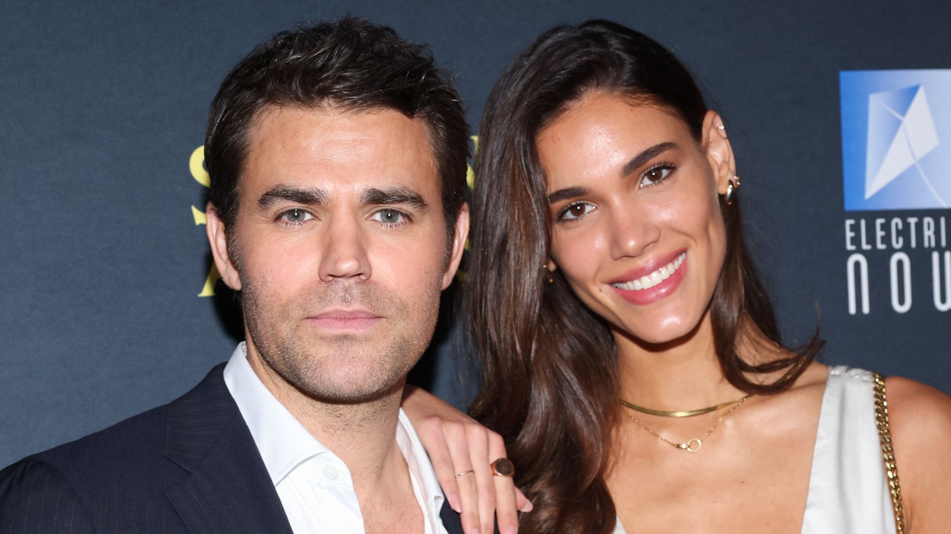 https://www.hola.com/us/horizon/landscape/3def94750969-burbank-california-paul-wesley-and-natalie-kuckenburg-attend-the-51st-annual-sat.jpg?im=Resize=(1200)