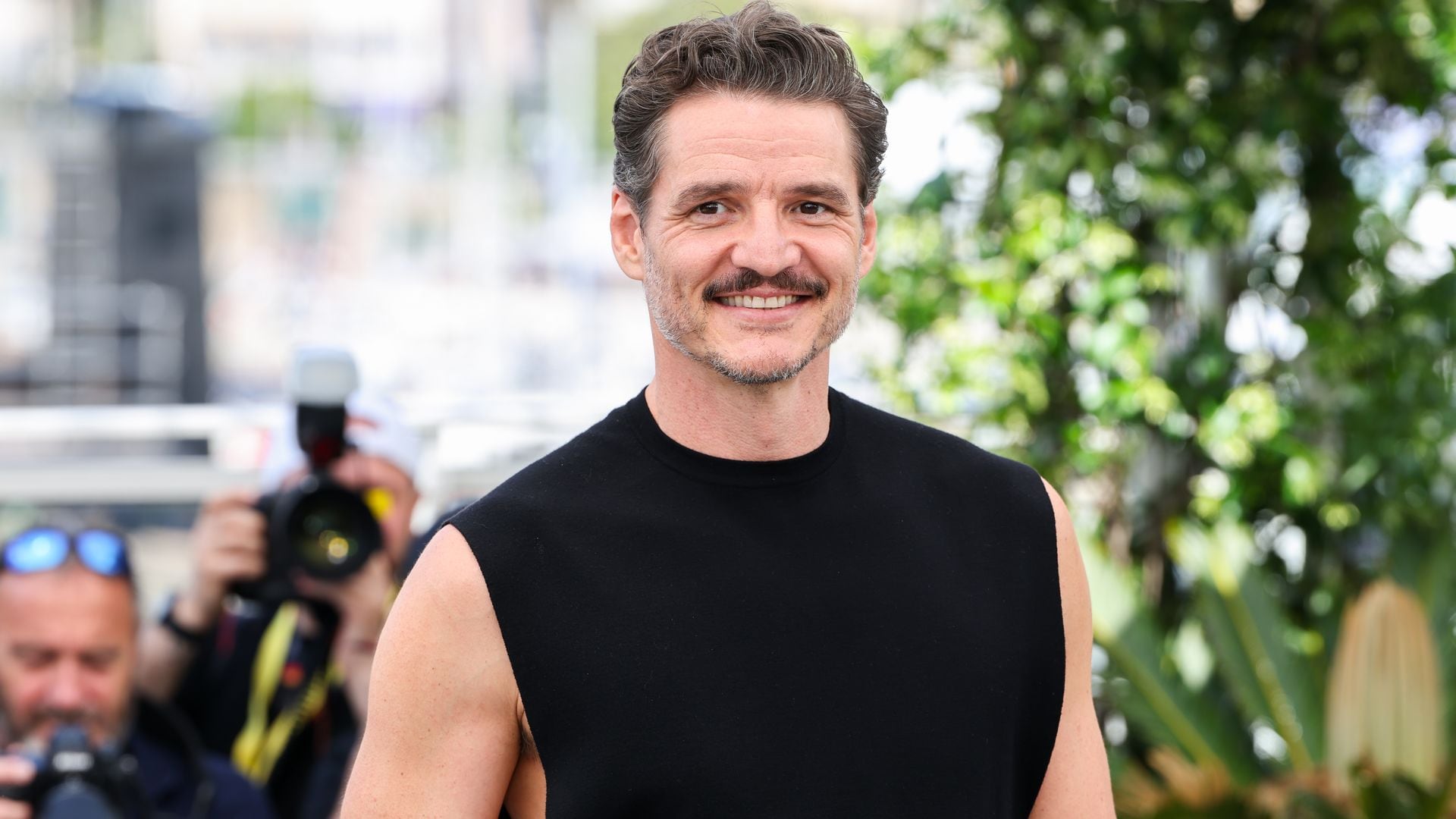 Pedro Pascal is having a fun time in Mexico with Ana de la Reguera and Omar Apollo