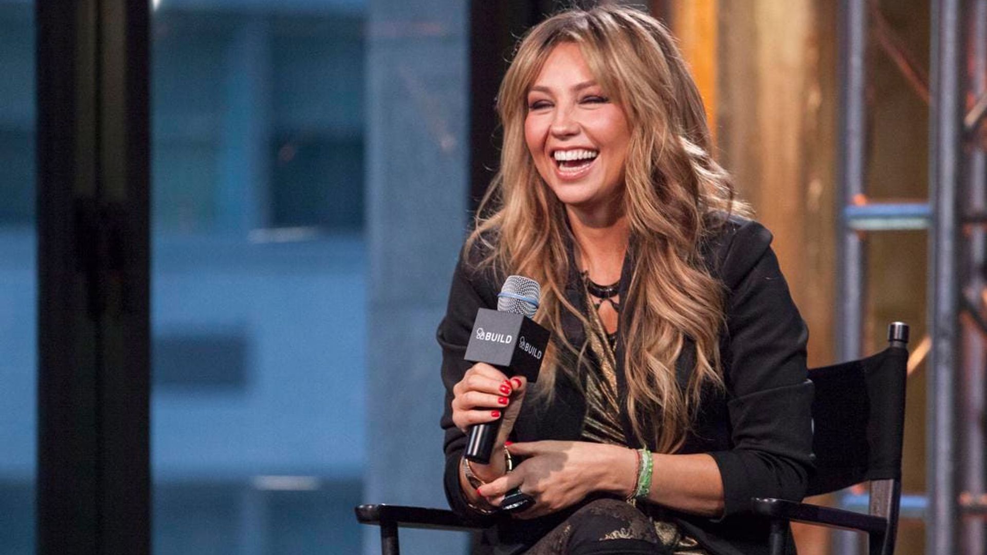 Thalía recreates ‘Titanic’ scene with Leonardo DiCaprio and we can’t stop laughing