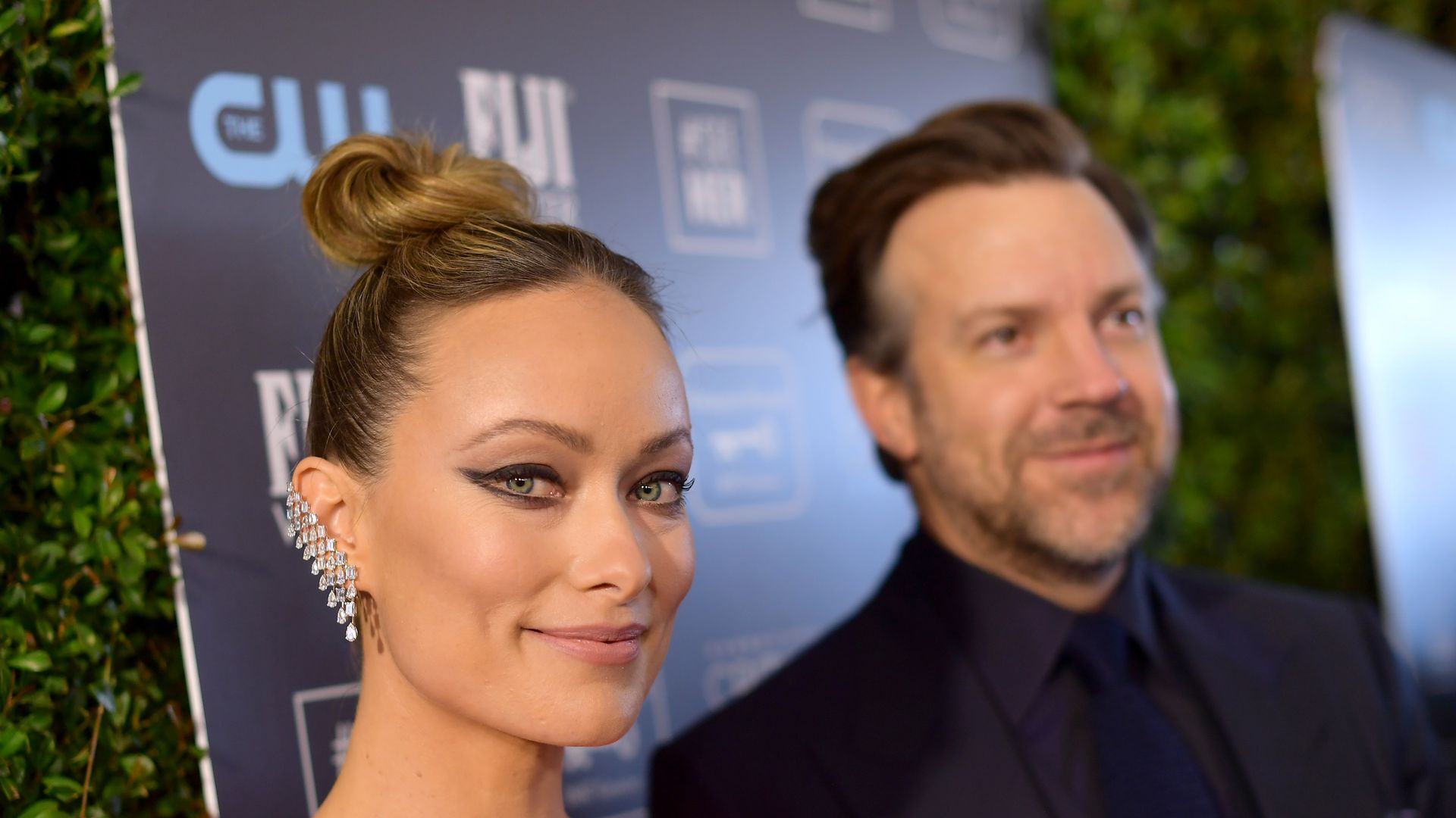 SANTA MONICA, CALIFORNIA - JANUARY 12: Olivia Wilde and Jason Sudeikis attend the 25th Annual Critics' Choice Awards at Barker Hangar on January 12, 2020 in Santa Monica, California. (Photo by Matt Winkelmeyer/Getty Images for Critics Choice Association)