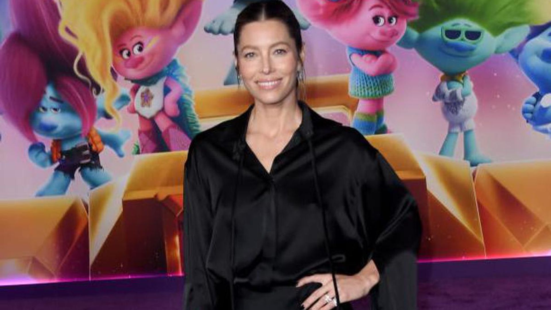 Jessica Biel wants more people to eat in the shower