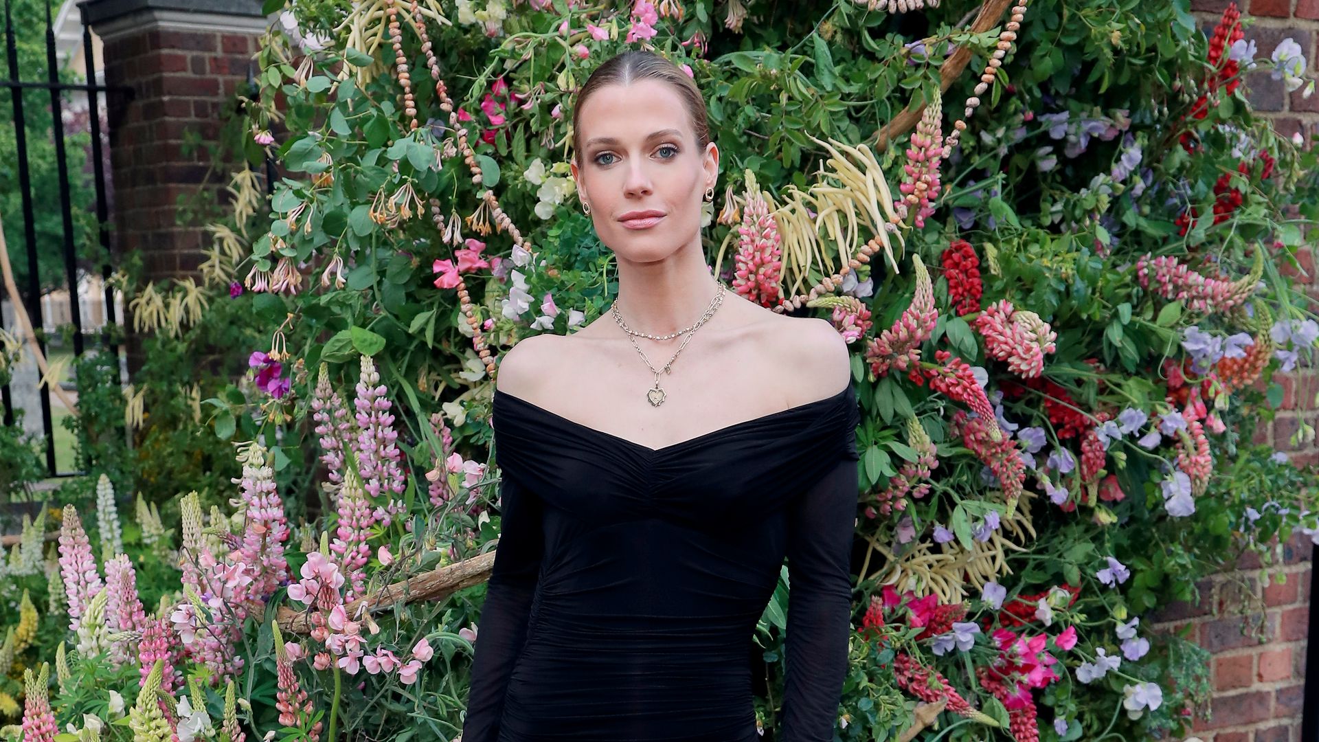 https://www.hola.com/us/horizon/landscape/41bb2f1488ab-london-england-lady-amelia-spencer-attends-the-rhs-chelsea-flower-show-2026-wear.jpg?im=Resize=(1200)