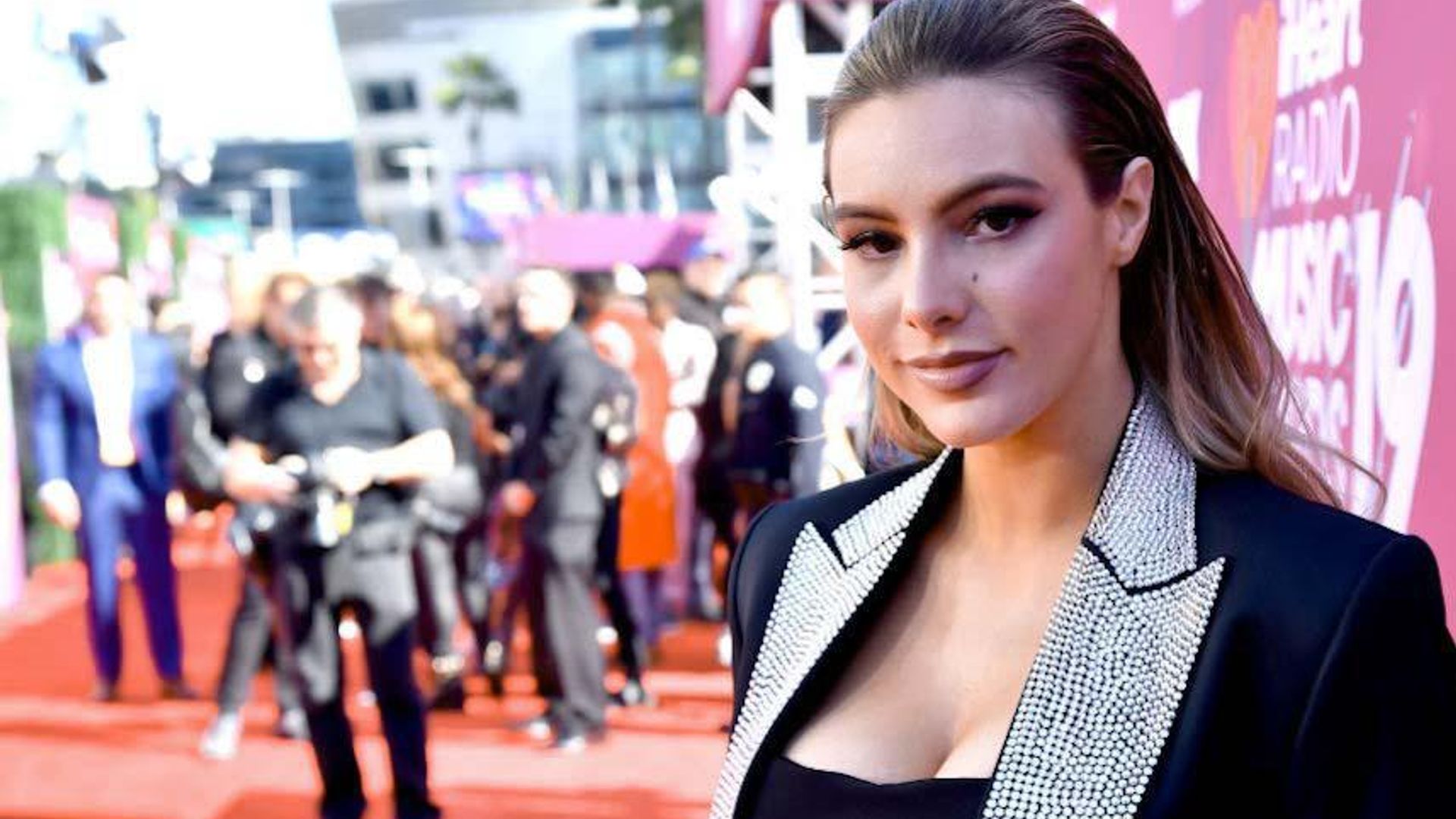 Oily skin? 6 foundations that give you full celebrity coverage for under $15