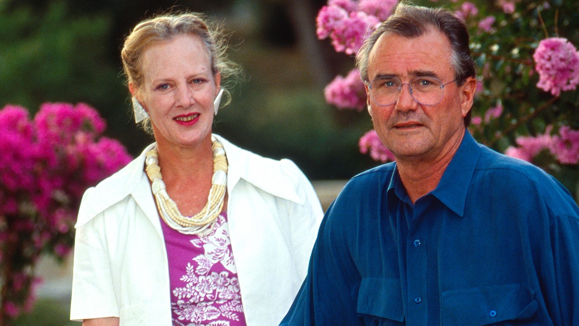 https://www.hola.com/us/horizon/landscape/4266763ff84a-luzech-france-prince-henrik-of-denmark-and-queen-margrethe-of-denmark-spend-thei.jpg?im=Resize=(1200)