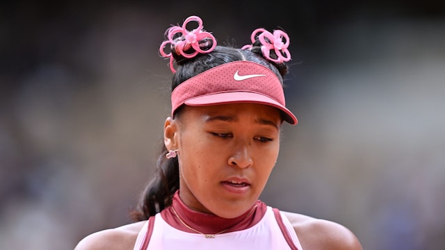  Naomi Osaka of Japan plays against Paula Badosa of Spain during the Women's Singles First Round match on Day Two of the 2025 French Open at Roland Garros Stadium in Paris, France on May 26, 2025.