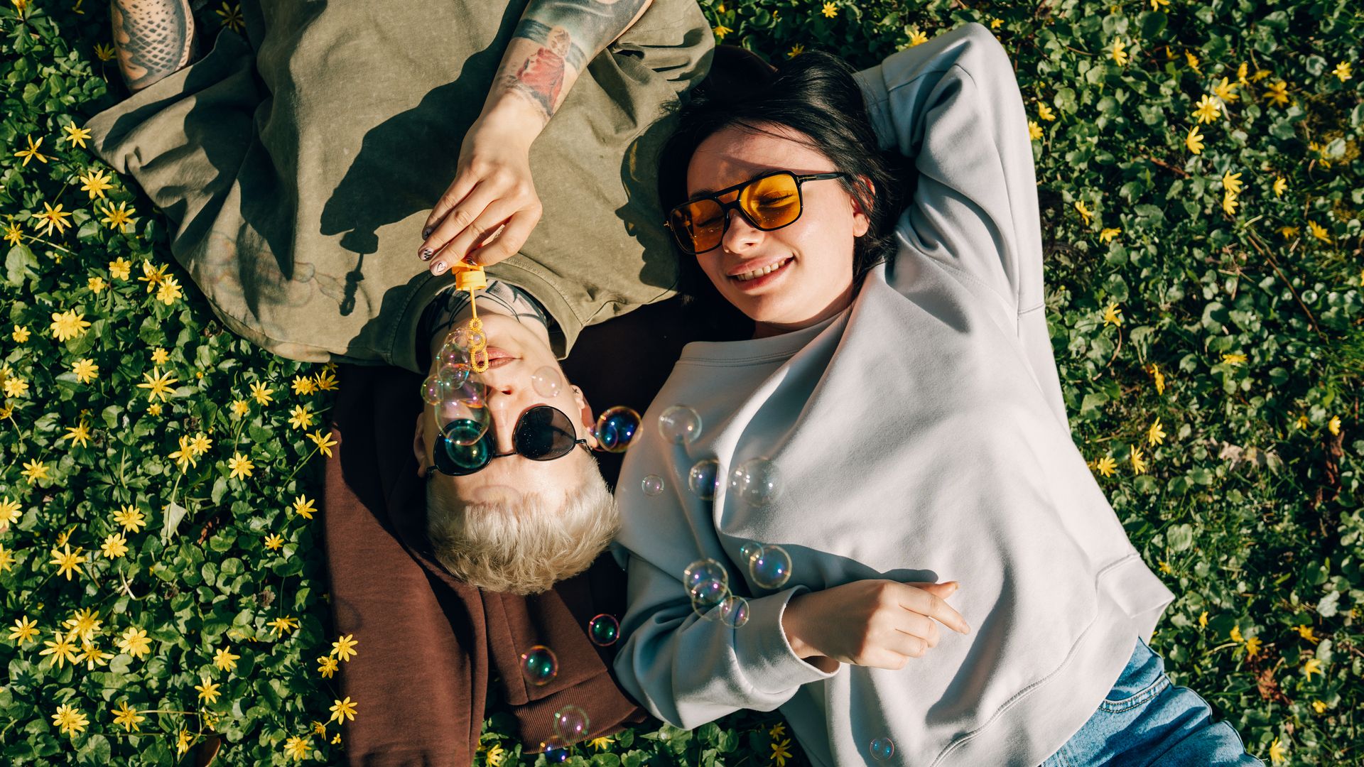 hola.com - Shirley Gomez - Is wildflowering the future of dating? How the latest trend is rejecting relationship timelines