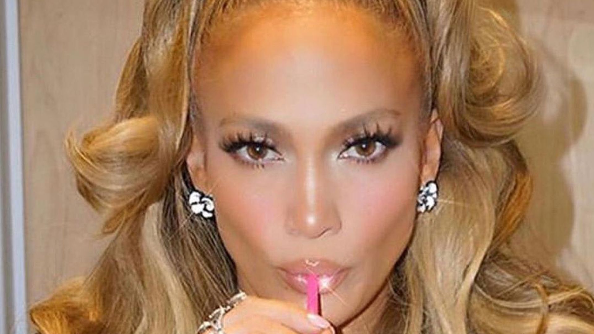 Jennifer Lopez just wore the perfect nude polish and it only $9