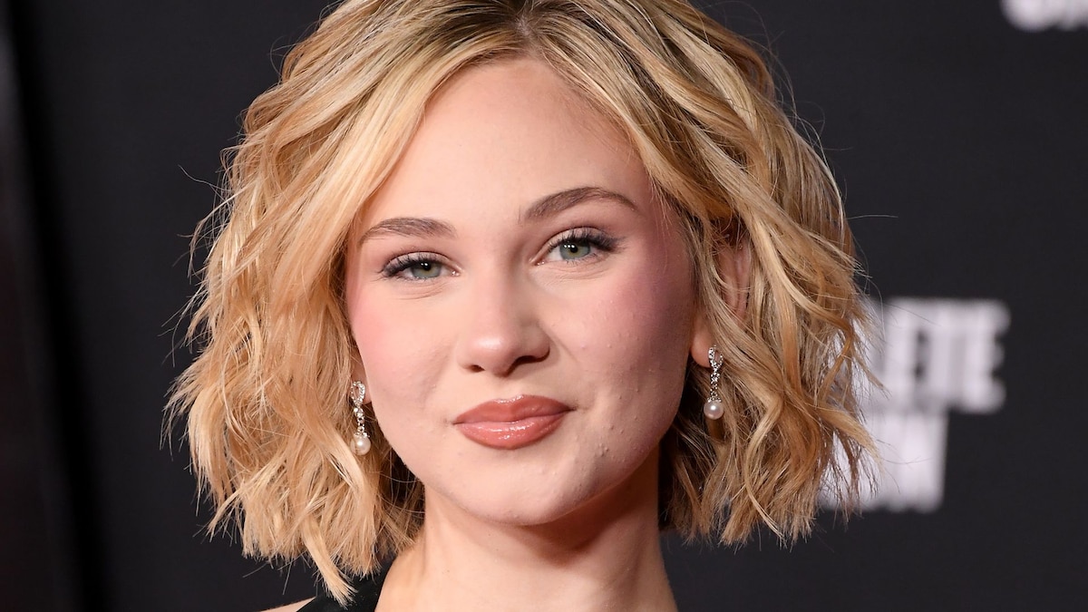 https://www.hola.com/us/horizon/landscape/46212064b141-hollywood-california-lily-brooks-obriant-arrives-at-the-los-angeles-premiere-of-.jpg?im=Resize=(1200)