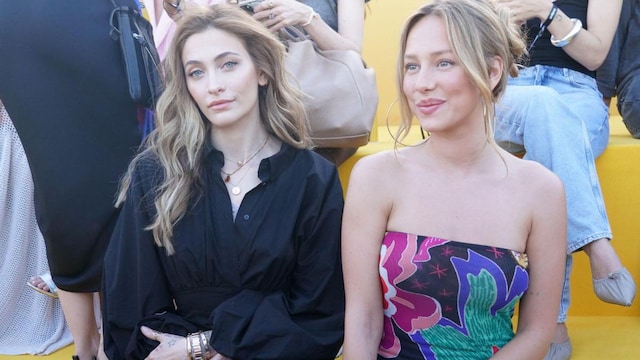Paris Jackson, Ester Exposito