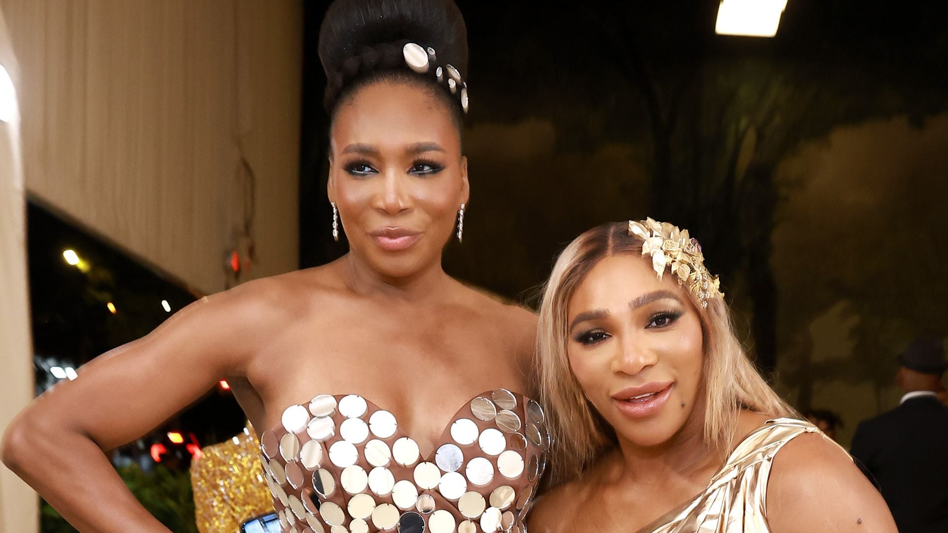 NEW YORK, NEW YORK - MAY 06: (L-R) Venus Williams and Serena Williams attend The 2024 Met Gala Celebrating "Sleeping Beauties: Reawakening Fashion" at The Metropolitan Museum of Art on May 06, 2024 in New York City.  (Photo by Arturo Holmes/MG24/Getty Images for The Met Museum/Vogue) 