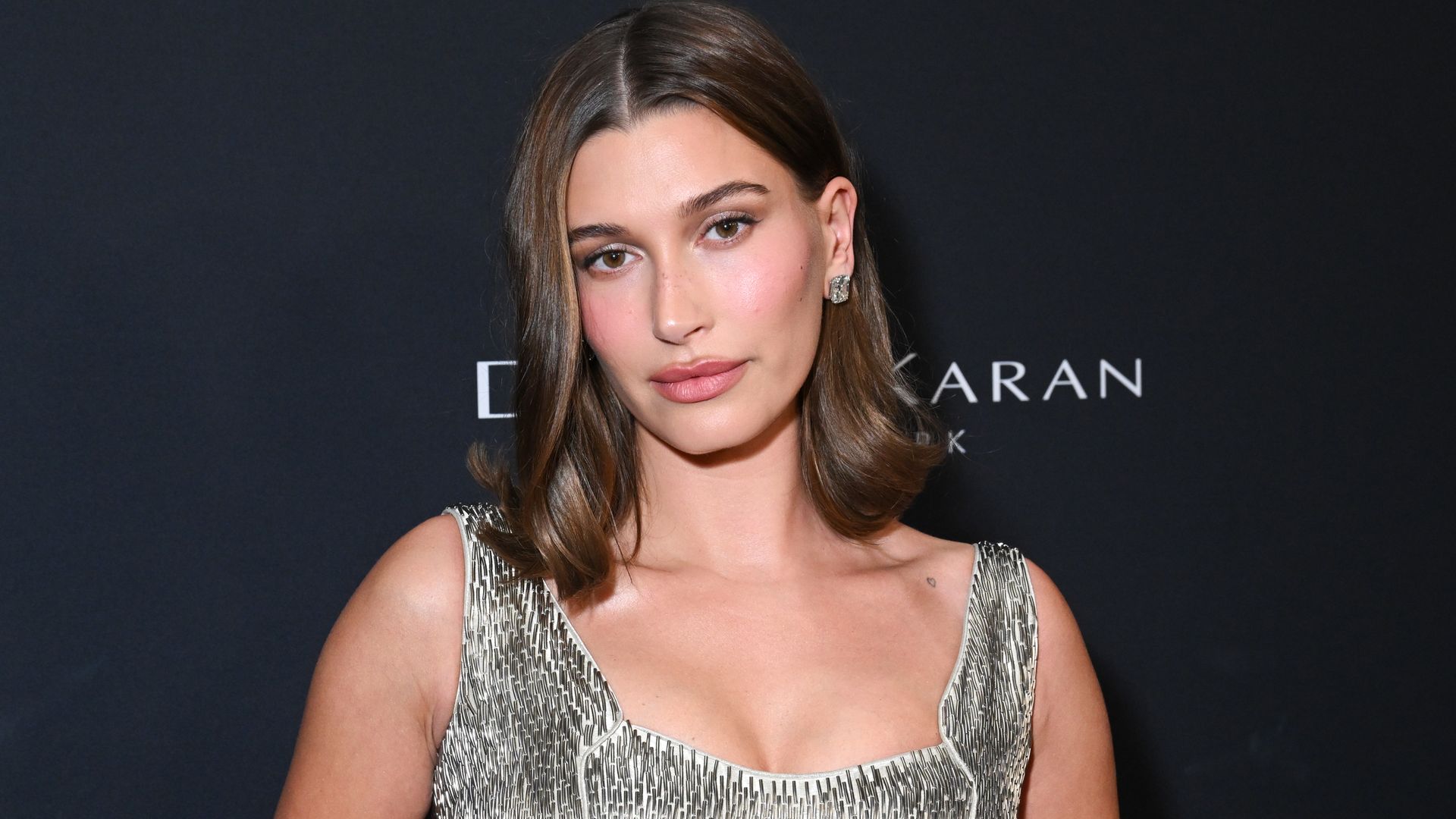 Hailey Bieber’s cool L.A. fashion formula makes casual chic look effortless
