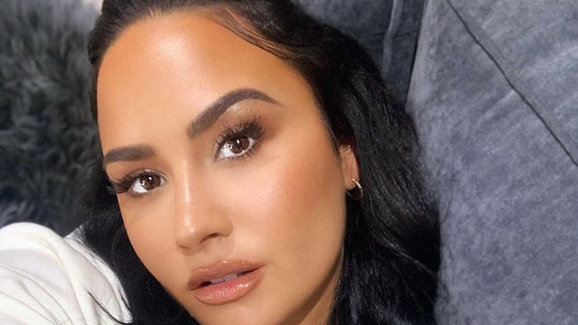 Demi Lovato makeup free selfie