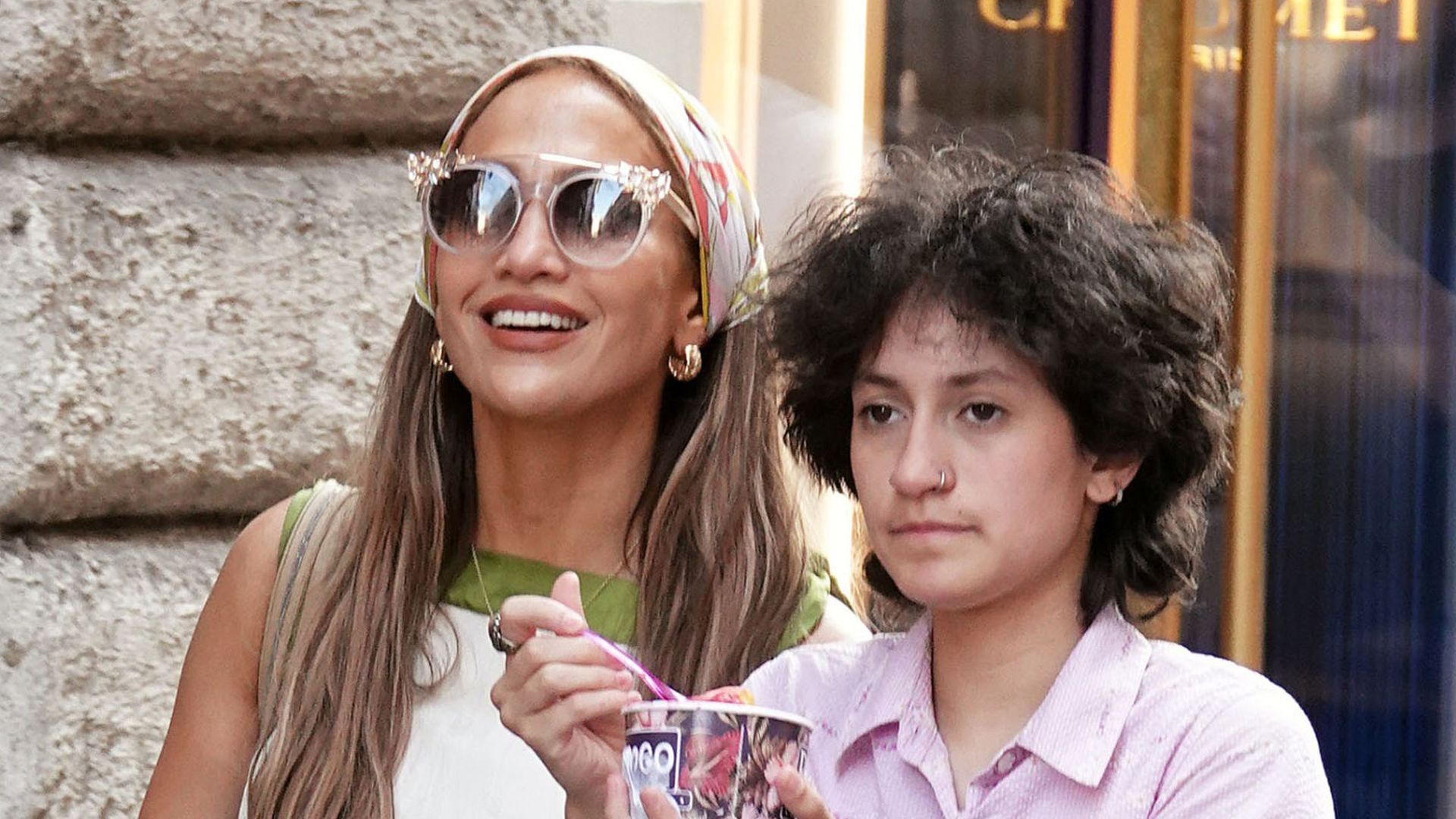 Photo © 2026 Backgrid UK/The Grosby Group

EXCLUSIVE 
Rome, Italy, July 27, 2026

Singer and actress Jennifer Lopez was spotted exploring Rome alongside her twins, Max and Emme Muniz. The family visited the Colosseum, enjoyed an Italian ice cream, and strolled along Via Condotti, where Jennifer went shopping at high-end boutiques accompanied by her security team.***La cantante y actriz Jennifer Lopez fue vista explorando Roma junto a sus gemelos, Max y Emme Muniz. La familia visitó el Coliseo, disfrutó de un helado italiano y paseó por la Via Condotti, donde Jennifer realizó compras en boutiques de lujo acompañada por su equipo de seguridad.