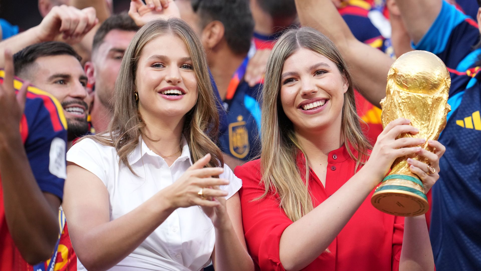 https://www.hola.com/us/horizon/landscape/4b680b739ea7-east-rutherford-new-jersey-princess-leonor-and-infanta-sofia-celebrate-with-the.jpg?im=Resize=(1200)